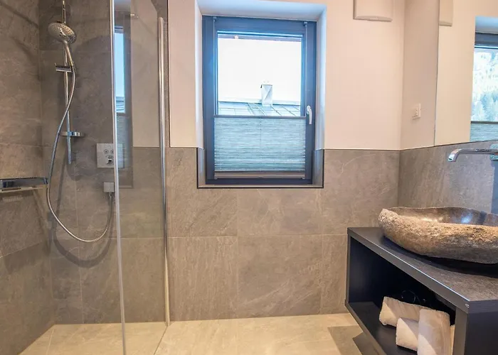 In Wald Near Krimml Waterfalls * 瓦尔德平古